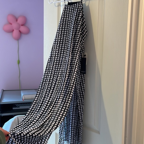 Brand new forever 21 black and white top size M - Picture 3 of 3